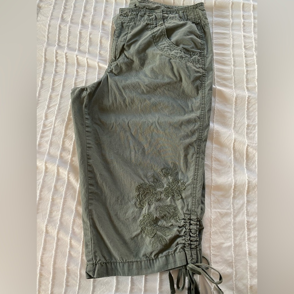 Faded Glory Olive Cargo capris